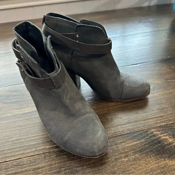 Rag & Bone Women's Harrow Gray Distressed Suede Ankle Boots Size 39, US 9 GUC - Picture 2 of 13